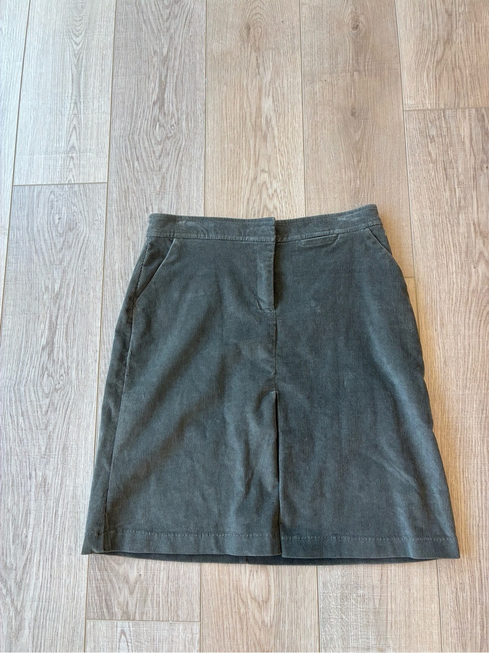 dressbarn Olive Green Corduroy A-Line Skirt knee length pockets Fall size 10